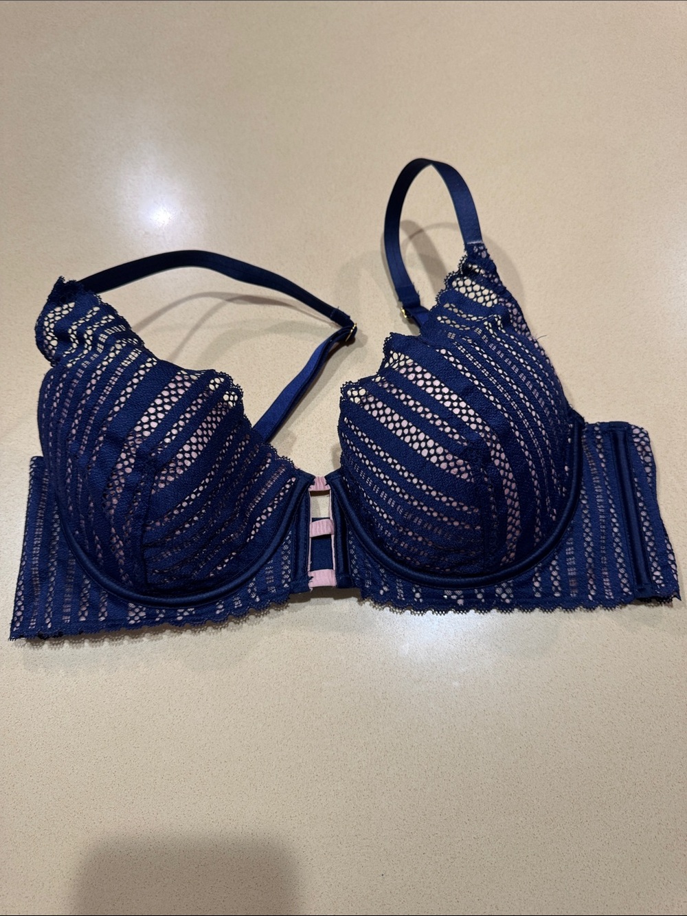 Victoria Secret Navy Lace Underwire Bra NWOT. Size 36C